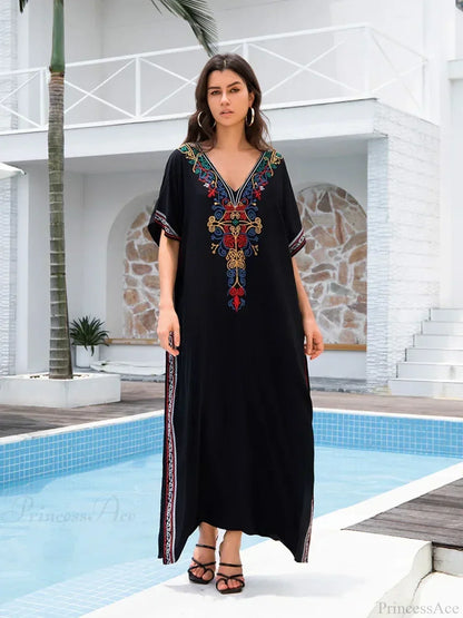 Vestido largo bordado para la playa