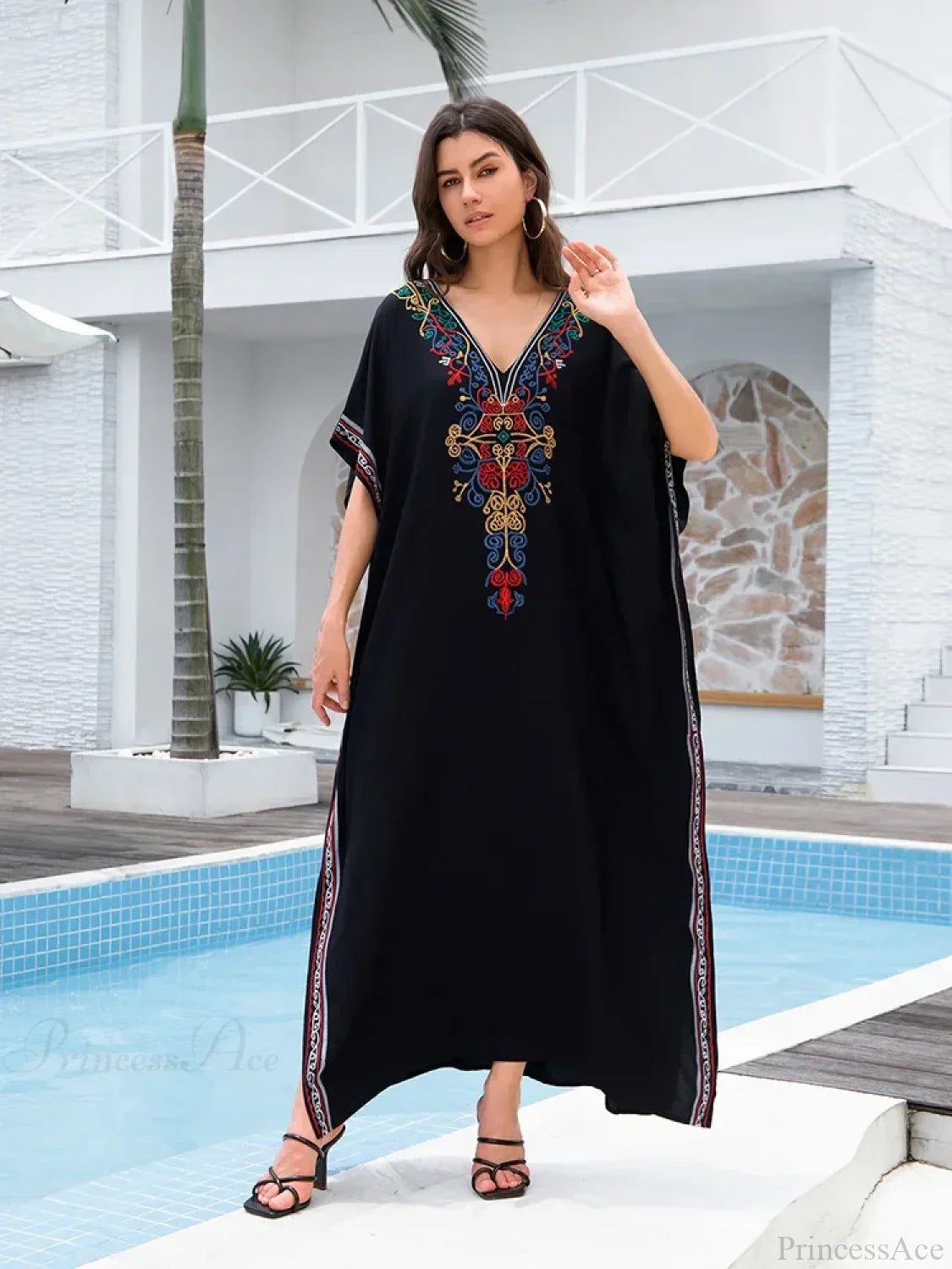 Vestido largo bordado para la playa