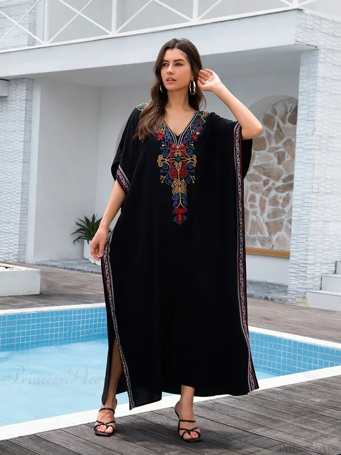 Vestido largo bordado para la playa