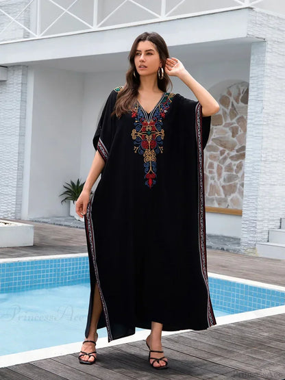 Vestido largo bordado para la playa