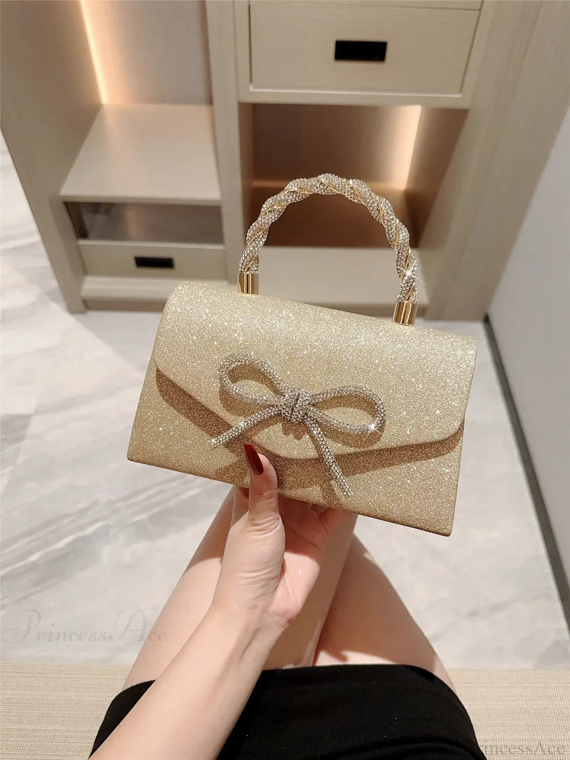 European American Diamond Bow Chain Clutch Bag