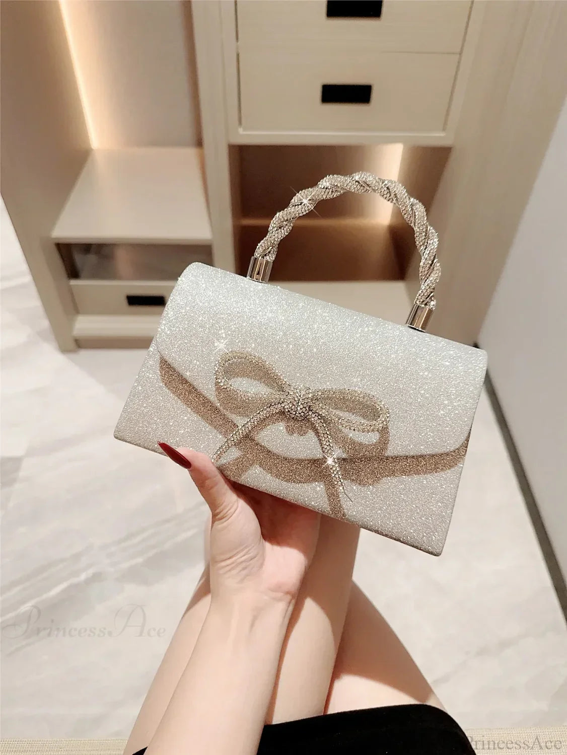 European American Diamond Bow Chain Clutch Bag