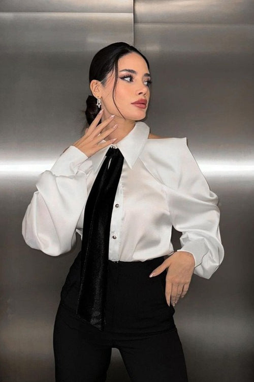 Blusa de manga larga con cuello elegante y profesional