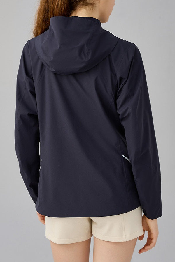 Chaqueta con capucha cortavientos con forro polar