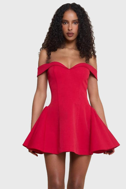 Vestido de cóctel bustier con volantes en contraste