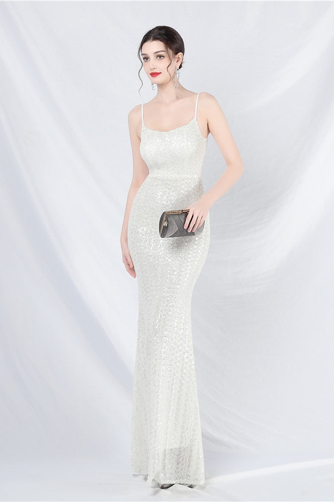 Elegante vestido maxi con lentejuelas y tirantes finos