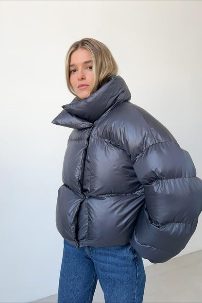 Chaqueta acolchada corta con capucha
