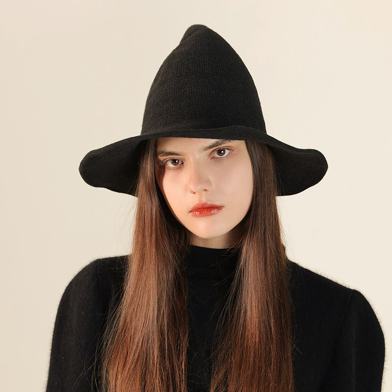Sombrero de bruja de ala ancha con punta de punto de lana