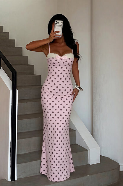 Vestido largo ceñido con tirantes finos y lunares
