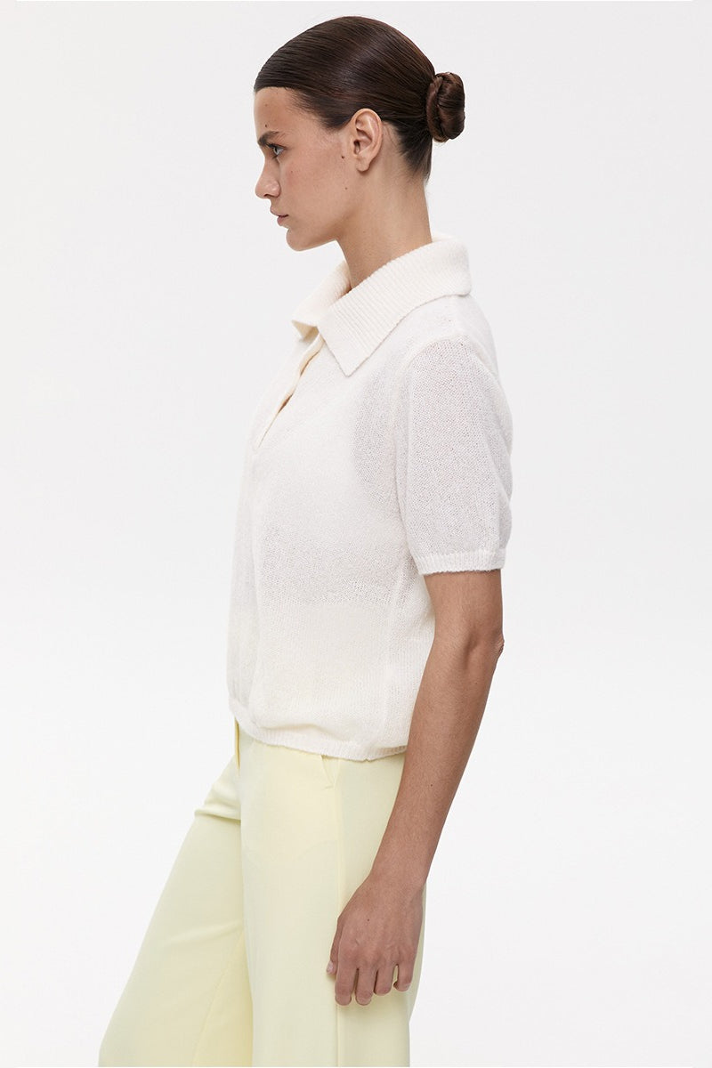 Blusa Minimalista Tejida Calada de Polo con Mangas Abullonadas
