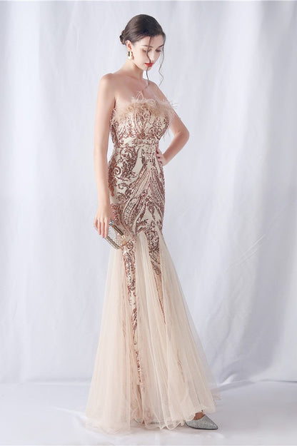 Vestido de Noche con Lentejuelas y Plumas de Avestruz