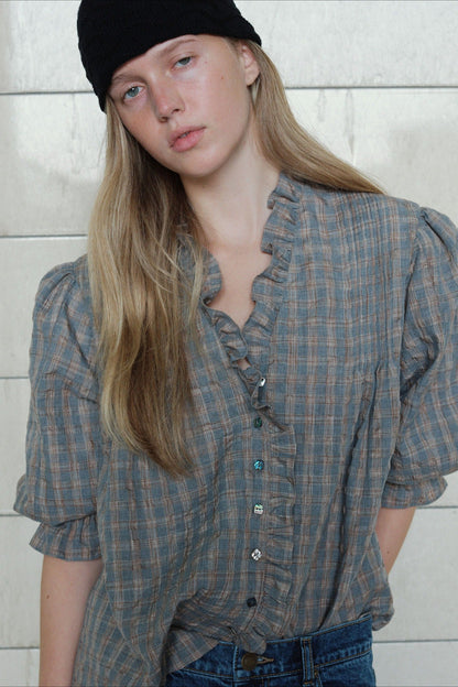 Blusa informal de manga larga a cuadros con volantes