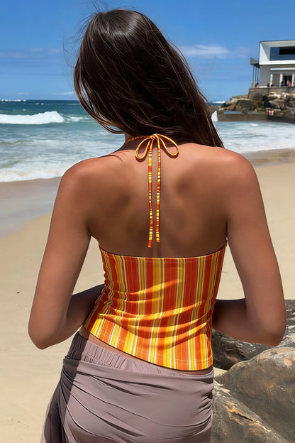 Top halter con rayas naranjas y encaje.