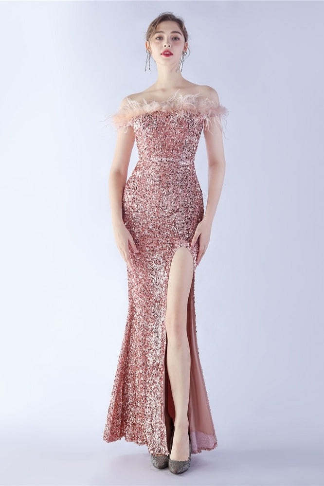 Vestido formal de terciopelo con lentejuelas y plumas de avestruz, con hombros descubiertos