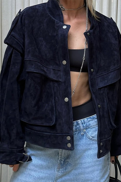 Chaqueta de gamuza con hombros anchos y bolsillos