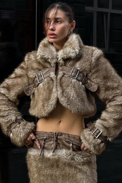 Abrigo vintage corto con cuello alto y retales