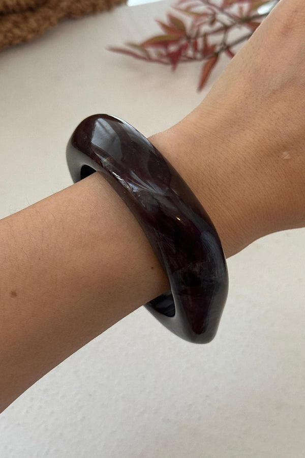 Stylish and Minimalist Geometric Dyed Acrylic Bracelet