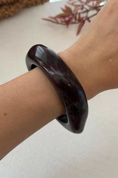 Stylish and Minimalist Geometric Dyed Acrylic Bracelet
