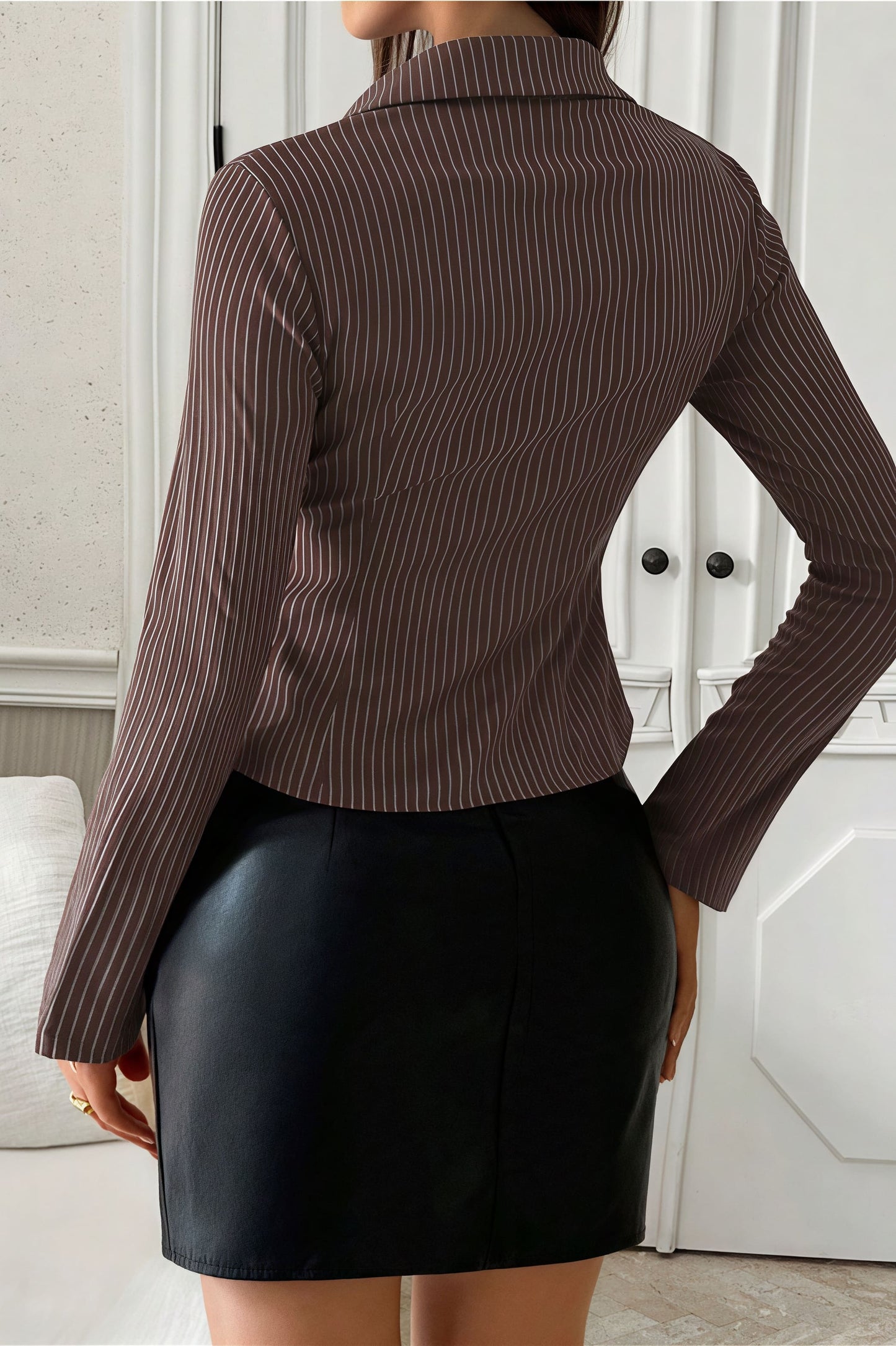 Blusa de manga larga acampanada con solapas y hebillas