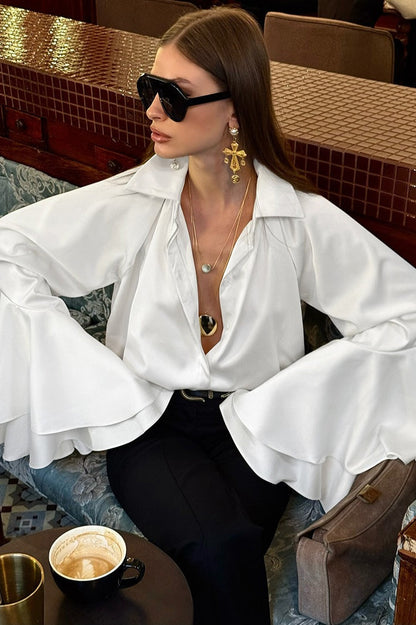 Blusa elegante de satén de manga larga