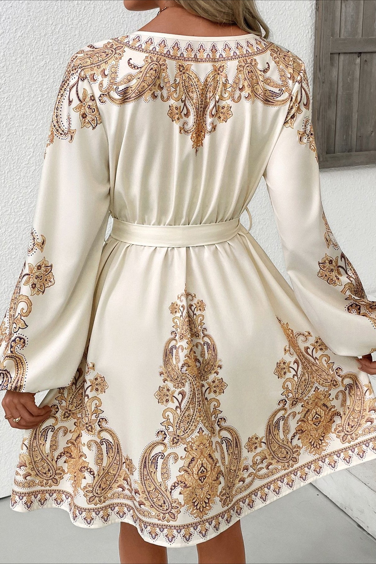 Minivestido étnico con escote en V y estampado chic de cachemira