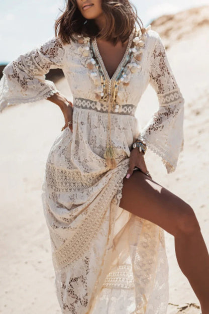 Vestido bohemio de encaje con cuello de pico calado