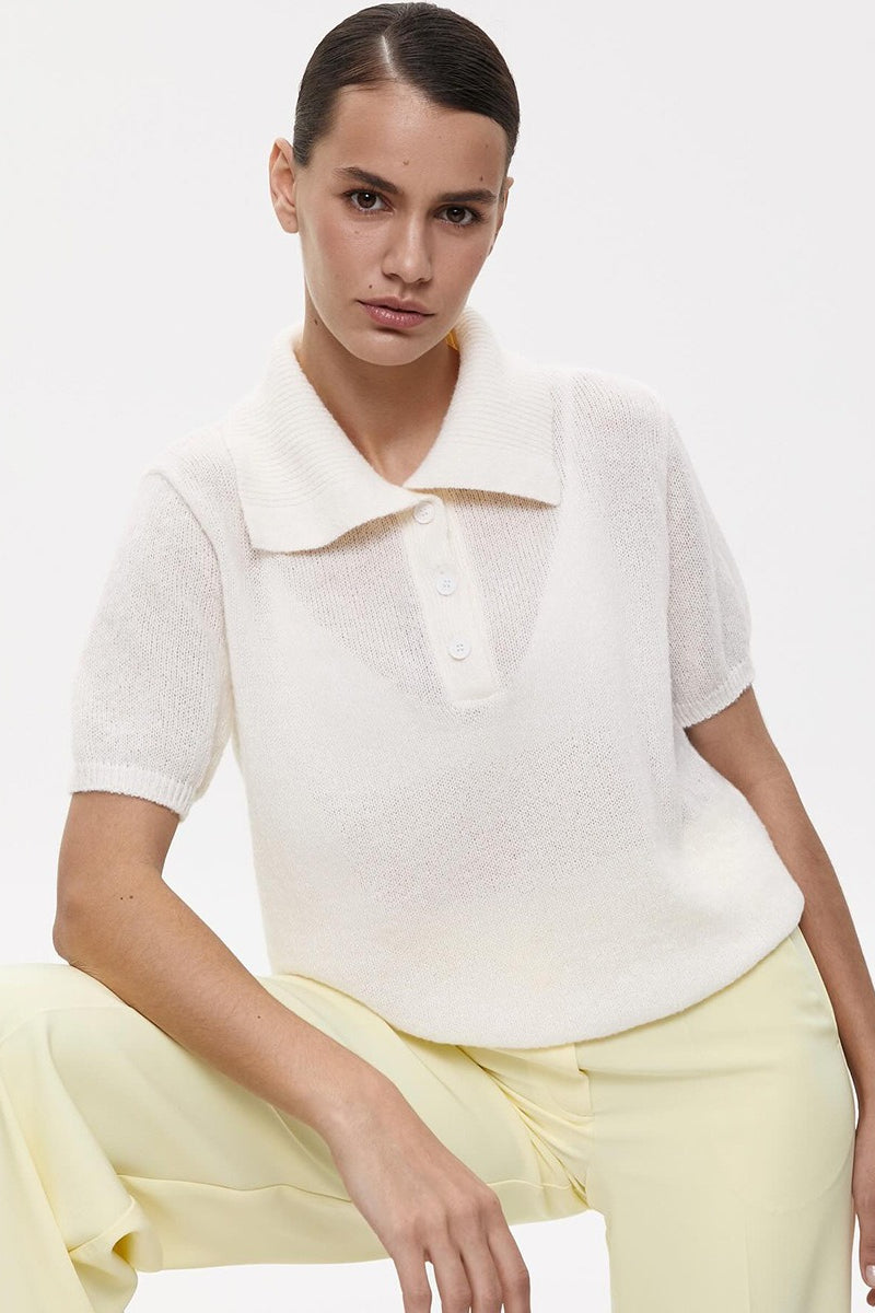 Blusa Minimalista Tejida Calada de Polo con Mangas Abullonadas