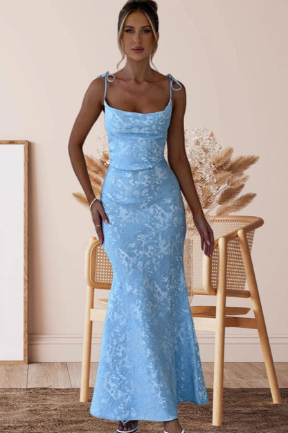 Vestido de fiesta formal tipo sirena sin espalda con faja sólida