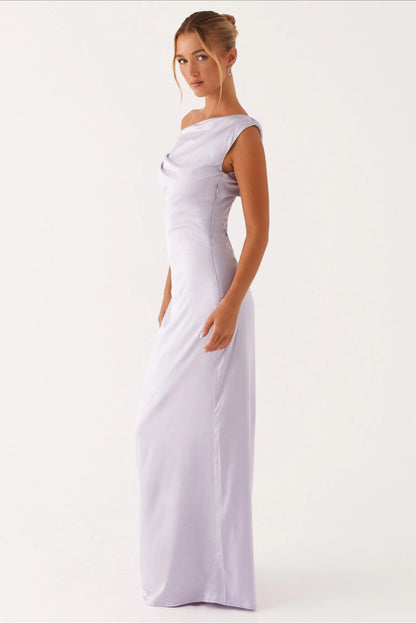 Vestido formal de cuello asimétrico liso