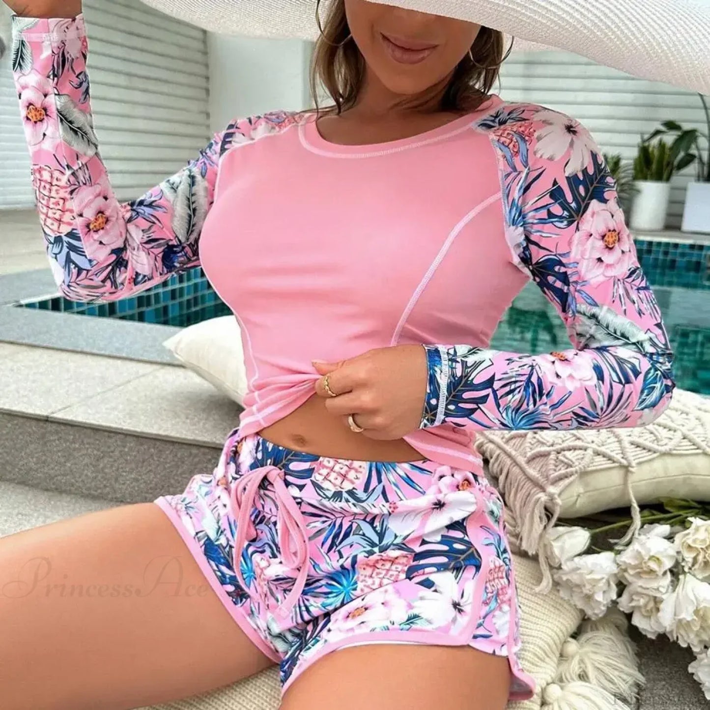 Conjunto de dos piezas de top floral y shorts