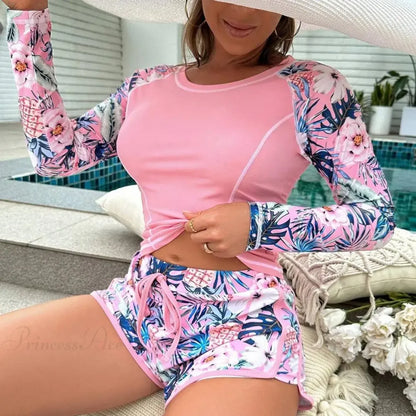 Conjunto de dos piezas de top floral y shorts