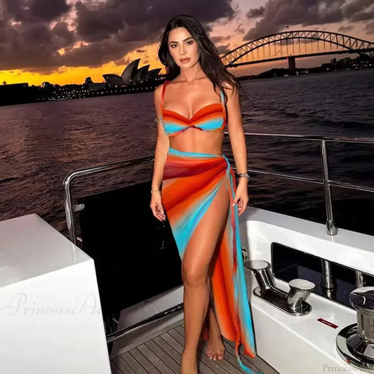 Conjunto de bikini degradado con falda larga, traje de baño de tres piezas