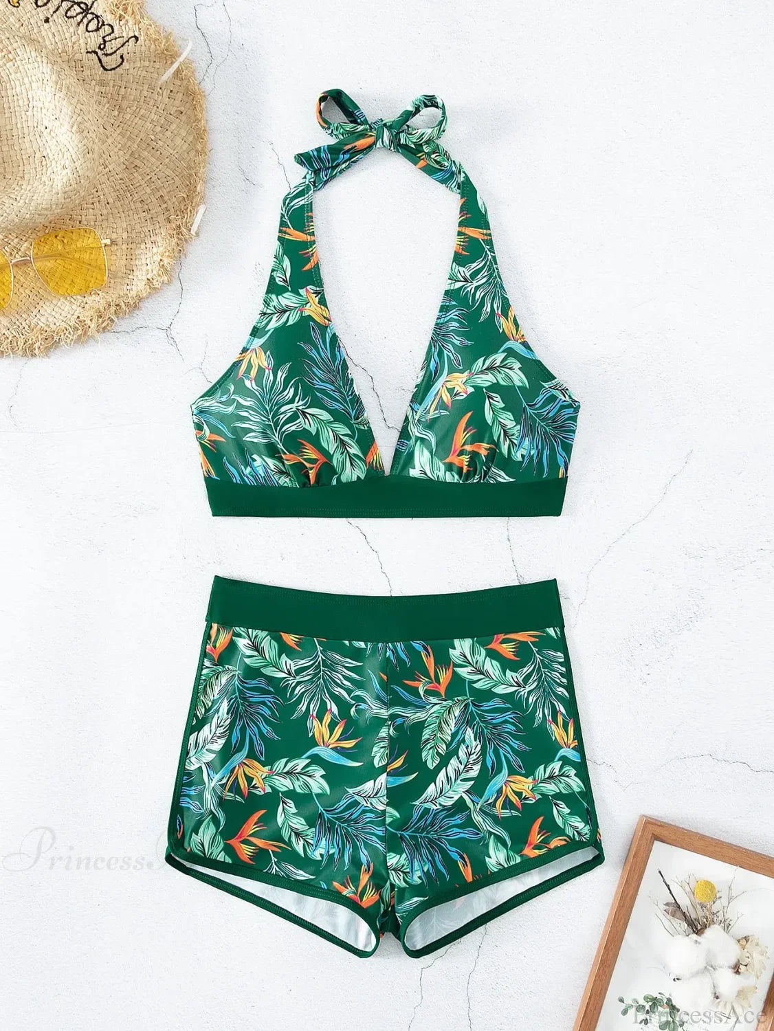 Conjunto de dos piezas de bikini con shorts y top halter estampado