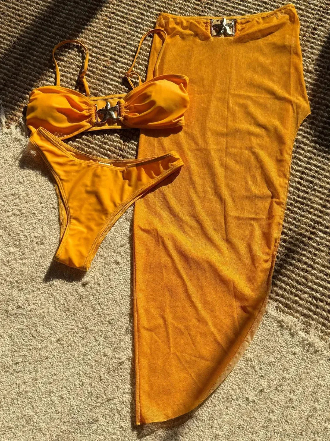 Bikini brasileño de corte alto con falda de malla, traje de baño de tres piezas