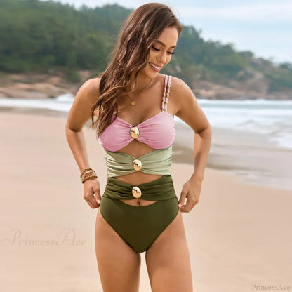 Bañador enterizo plisado color caqui con hebilla metálica