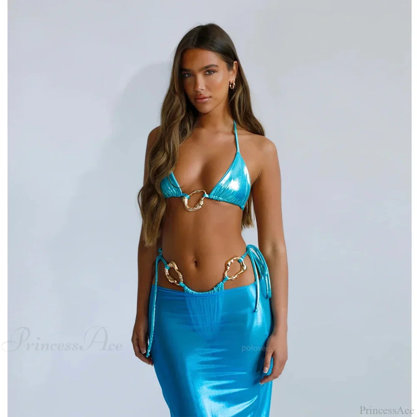 Maxivestido con encaje y bañador de tres piezas