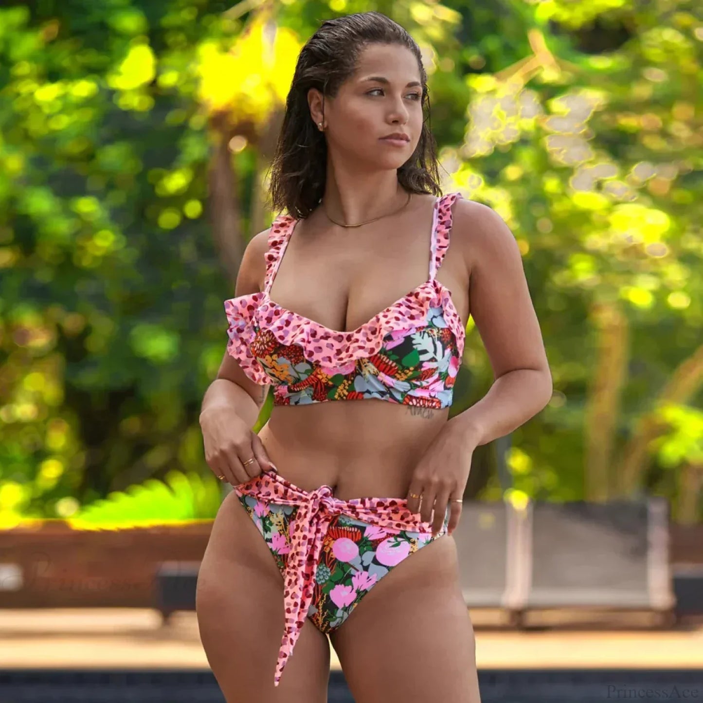 Conjunto retro de dos piezas con estampado de hojas y cuello halter