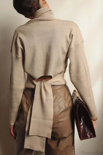 Minimal Turtleneck Tie Backless Fitted Sweater