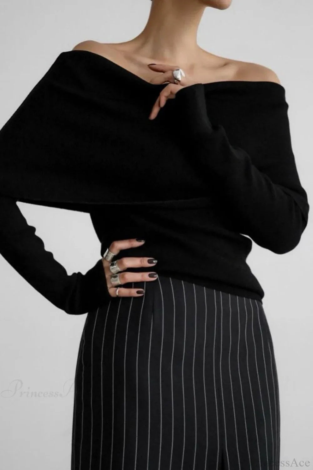 Off-Shoulder Fitted Long-Sleeve Knit Top