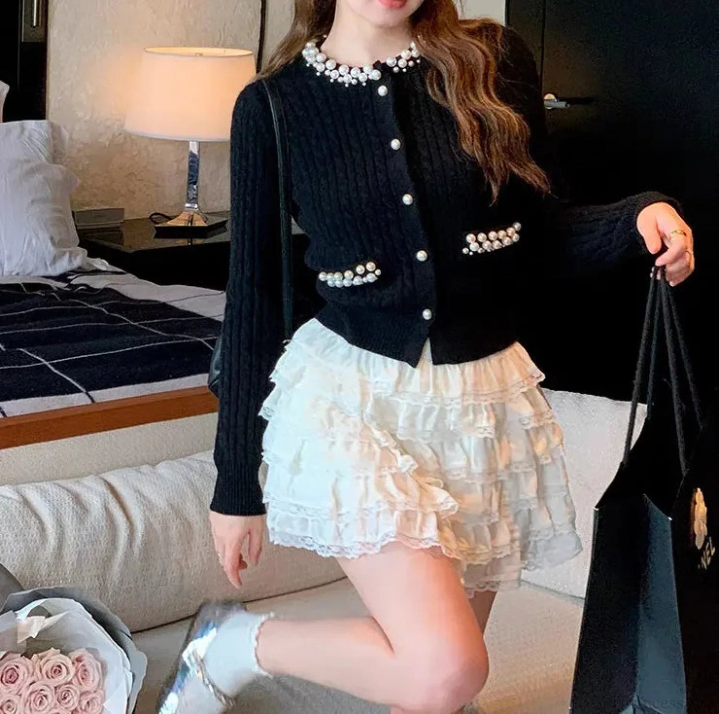 Pearls Button O-neck Cardigan