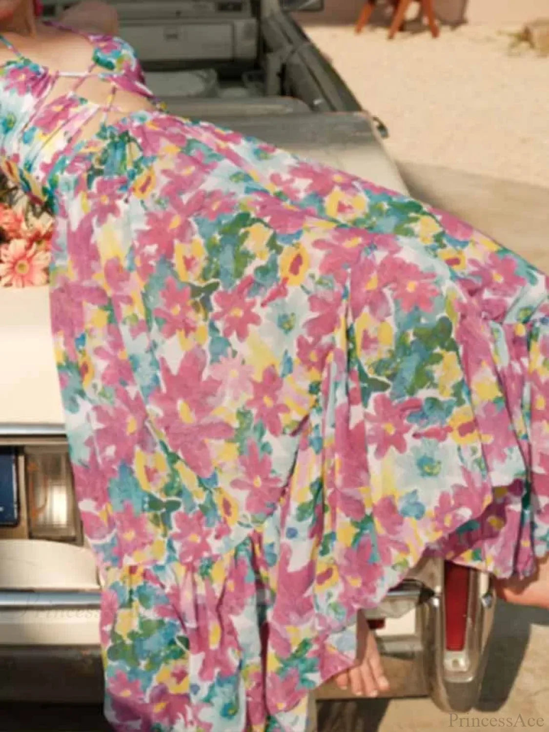 Traje de baño de una pieza con recortes y estampado anudado