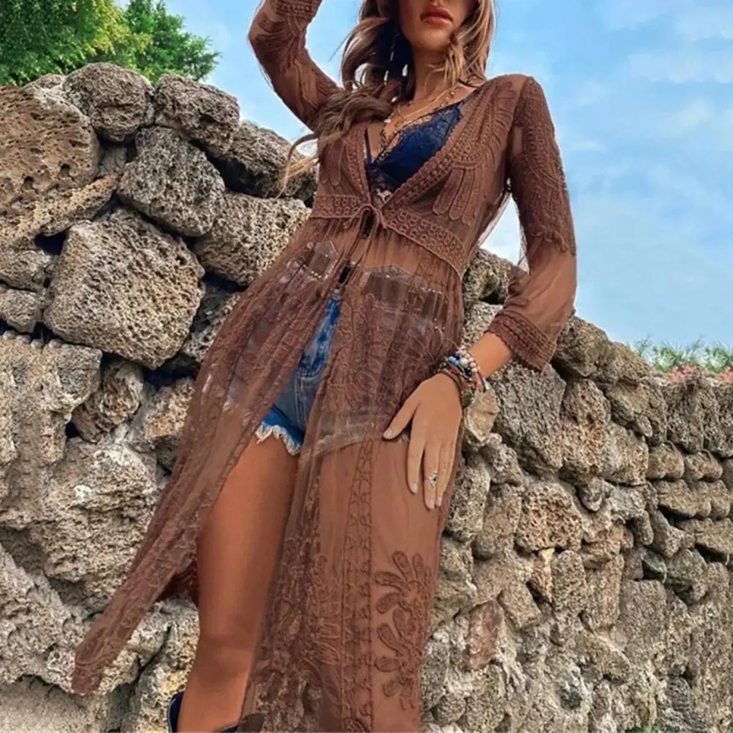 Pareo de bikini con encaje y bordado en las mangas