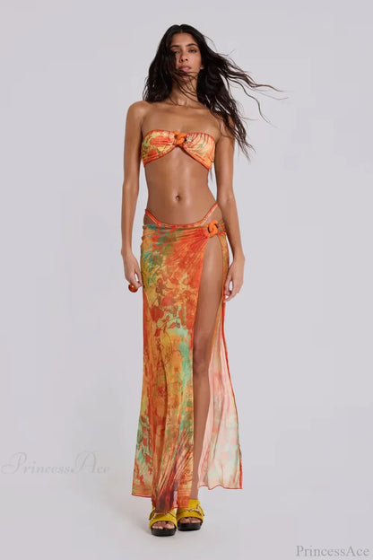 Conjunto de bikini largo estilo playero con falda de flecos